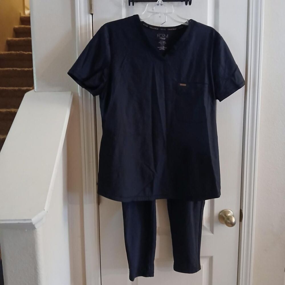 Cherokee Form Black Scrub Set V-Neck Top L Cargo Pants L Petite Workwear Comfort